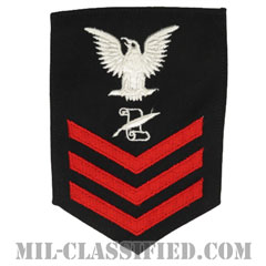 一等兵曹（二等兵曹・三等兵曹共通）報道員（Journalist）[ネイビーブルー（レッド）/Male（男性用）/腕章（Rating Badge）階級章]の画像