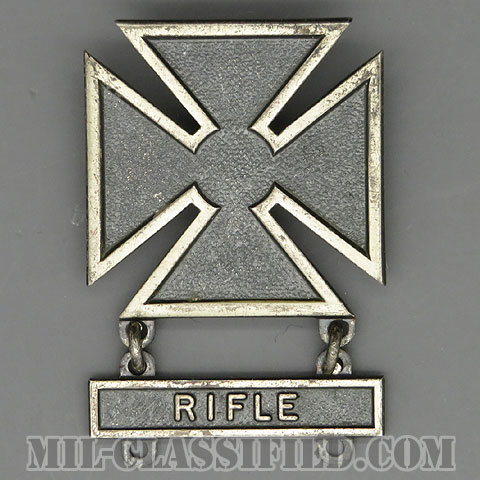 射撃技術章 (マークスマン)（Marksmanship Badge, Marksman）[カラー/1940s/燻し銀（純銀・STERLING）/バッジ（ピンバック）/中古1点物（バー1個付）]の画像