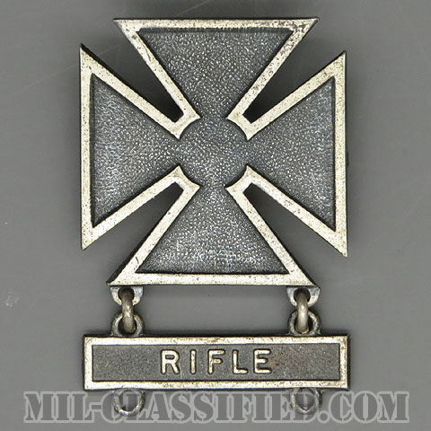 射撃技術章 (マークスマン)（Marksmanship Badge, Marksman）[カラー/1940s/燻し銀（純銀・STERLING）/バッジ（ピンバック）/中古1点物（バー1個付）]の画像
