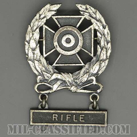 射撃技術章 (エキスパート)（Marksmanship Badge, Expert）[カラー/1940s/燻し銀（純銀・STERLING）/バッジ（ピンバック）/中古1点物（バー1個付）]の画像