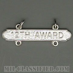 ライフル射撃技術章用バー (エキスパート再認定12回)（Rifle Expert, Requalification Bar, 12th Award）[カラー/鏡面仕上げ/バッジ]の画像