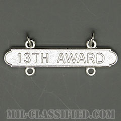 ライフル射撃技術章用バー (エキスパート再認定13回)（Rifle Expert, Requalification Bar, 13th Award）[カラー/鏡面仕上げ/バッジ]の画像