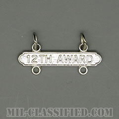 ピストル射撃技術章用バー (エキスパート再認定12回)（Pistol Expert, Requalification Bar, 12th Award）[カラー/鏡面仕上げ/バッジ]の画像