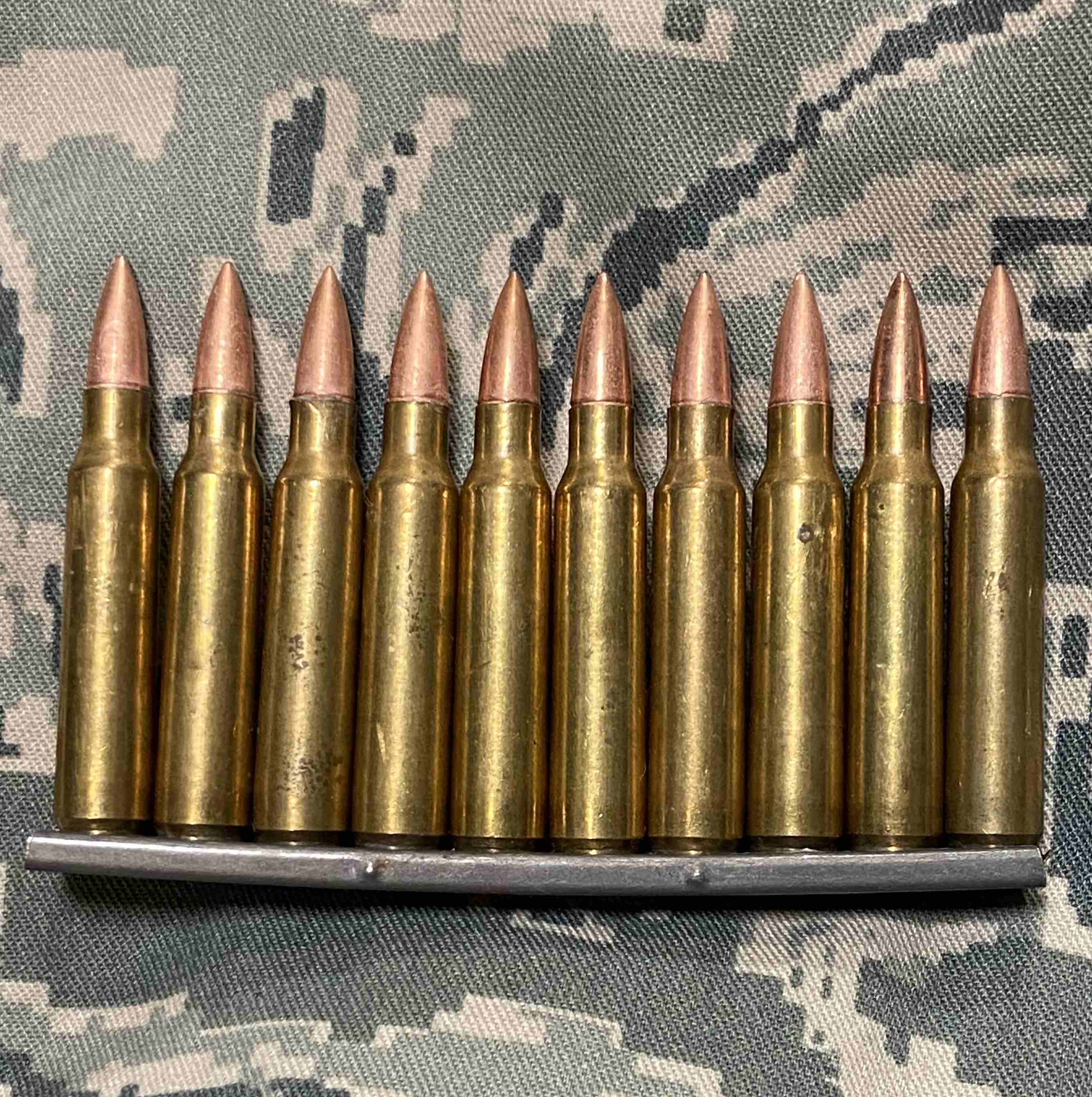 USED・ダミーカート（薬莢）・米軍放出品　5.56mm弾頭付き　10個　クリップ付き画像