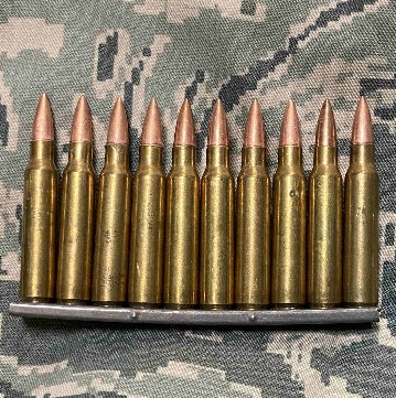 USED・ダミーカート（薬莢）・米軍放出品　5.56mm弾頭付き　10個　クリップ付き画像