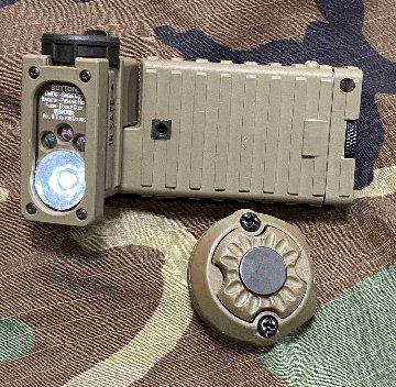 USED・STREAMLIGHT　LIGHT　SIDEWINDER＋ヘルメットマウント　セット・米軍放出品　実物　画像