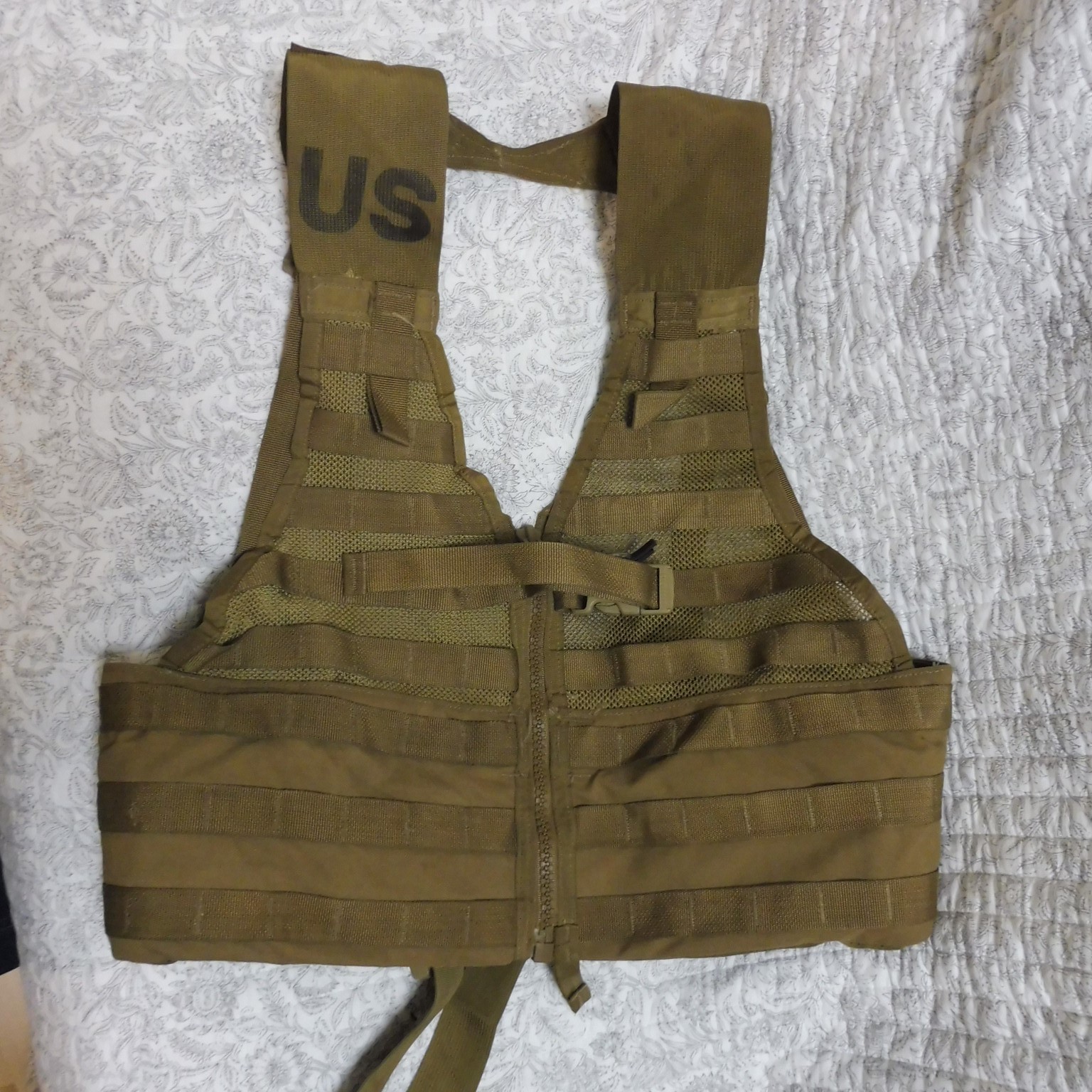 USED・ファイティング ベスト・MOLLE コヨーテ 画像