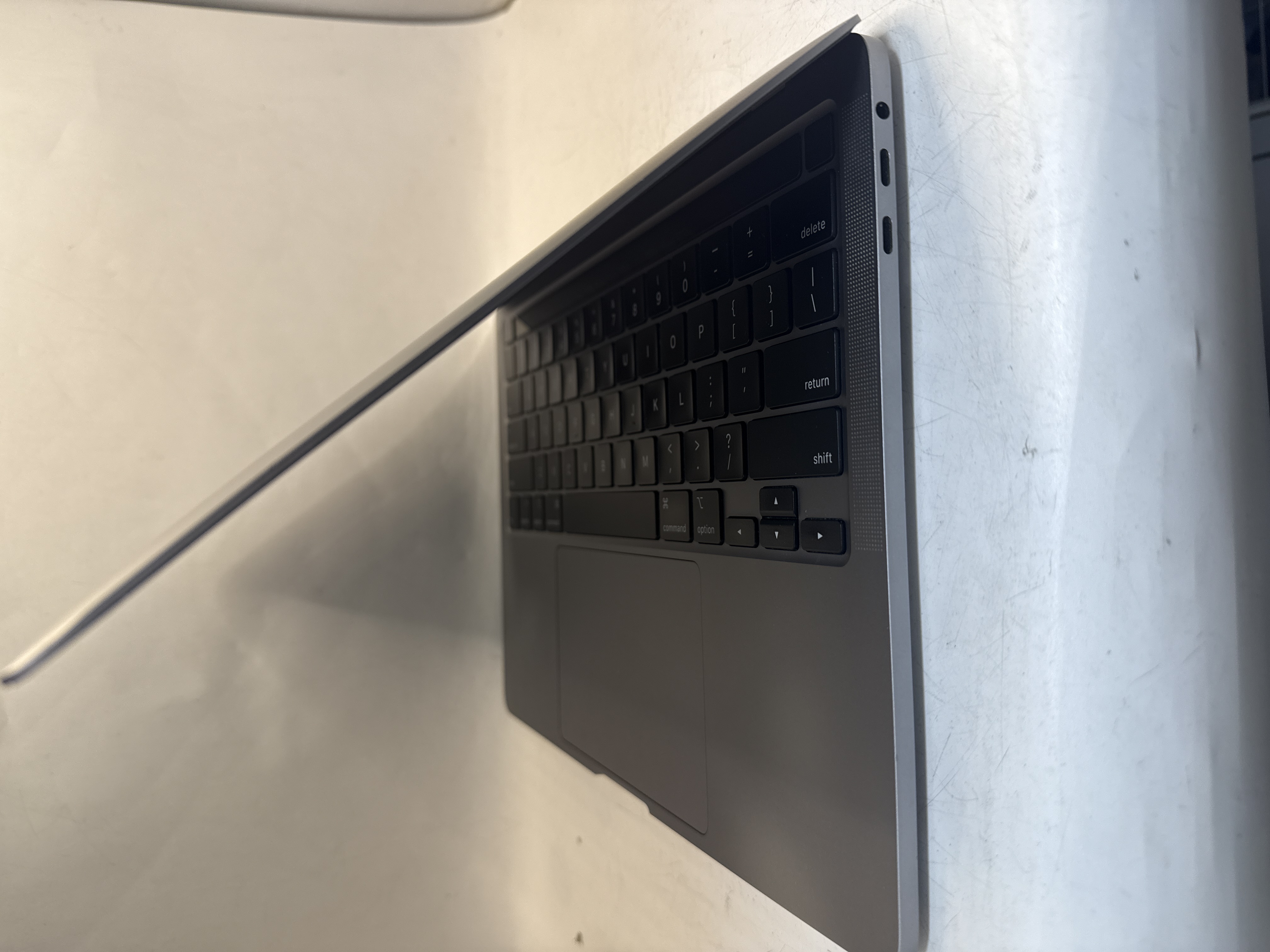 MacBook Pro 2020 13inc core i7-メモリ32GB　SSD512GB カストマイズ　モデルの画像