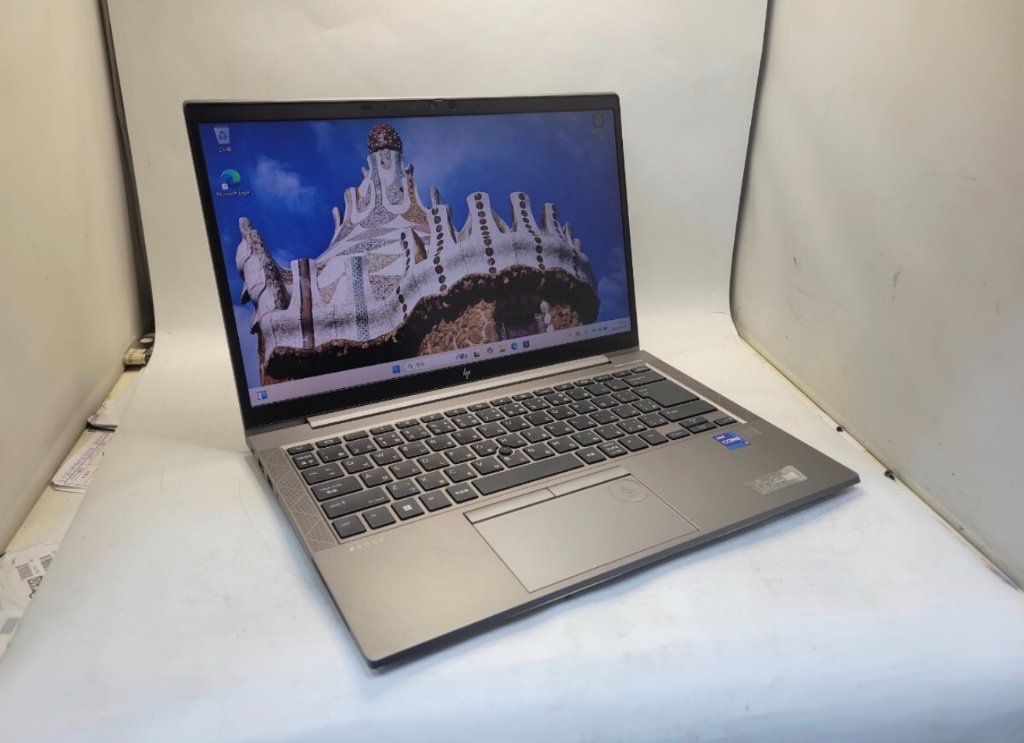 美品】HP ZBook Firefly 14 G8 / Core i7-1165G7 / 16GB / SSD 512GB / NVIDIA T500 / Win11 / 14型 FHD / モバイルの画像