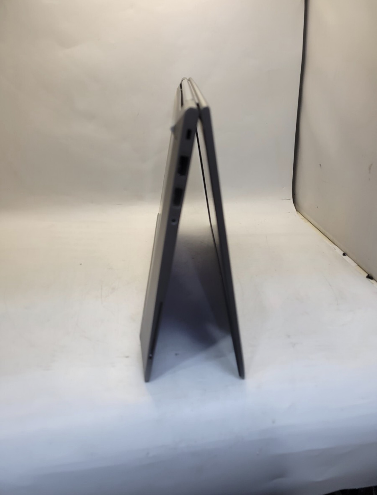 美品】HP ZBook Firefly 14 G8 / Core i7-1165G7 / 16GB / SSD 512GB / NVIDIA T500 / Win11 / 14型 FHD / モバイルの画像
