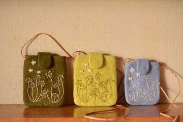 羊毛刺繍フェルトミニポシェの画像