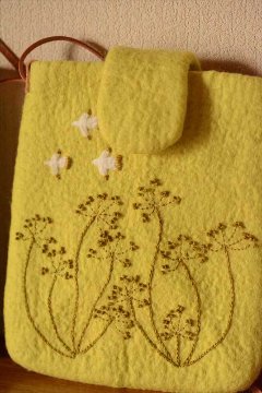 羊毛刺繍フェルトミニポシェの画像