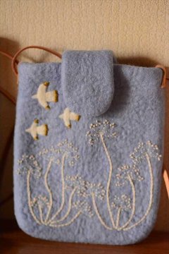 羊毛刺繍フェルトミニポシェの画像