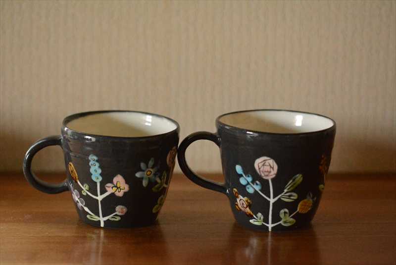 黒花マグカップの画像