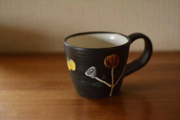 黒花マグカップの画像