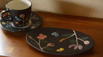 黒花マグカップの画像