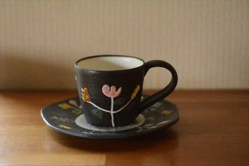 黒花マグカップの画像