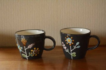 黒花マグカップの画像