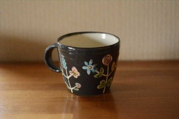 黒花マグカップの画像