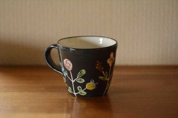 黒花マグカップの画像
