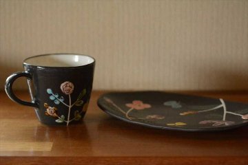 黒花マグカップの画像
