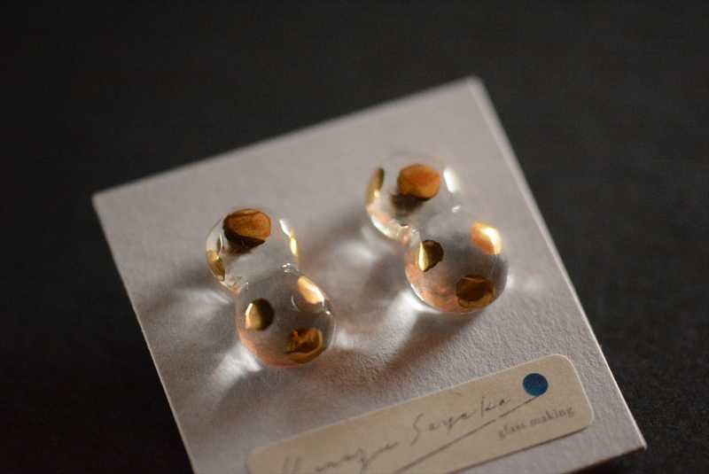 金彩ピアスの画像