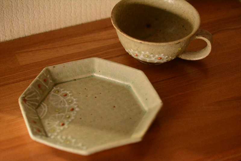 レース紋八角皿の画像