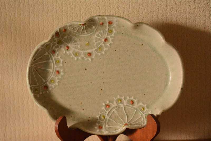 レース紋ひらひら楕円皿の画像