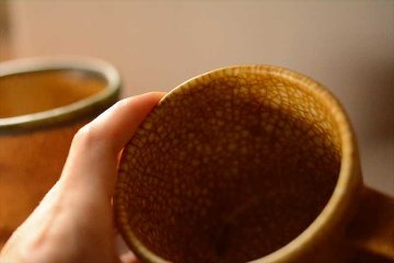 黄釉貫入マグの画像