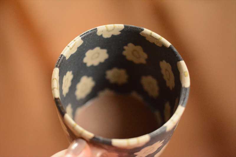 フラワーパターンマグの画像