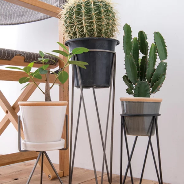 【N8】植木鉢スタンド　アイアンポットスタンド　フラワースタンド（４号・5号用）の画像