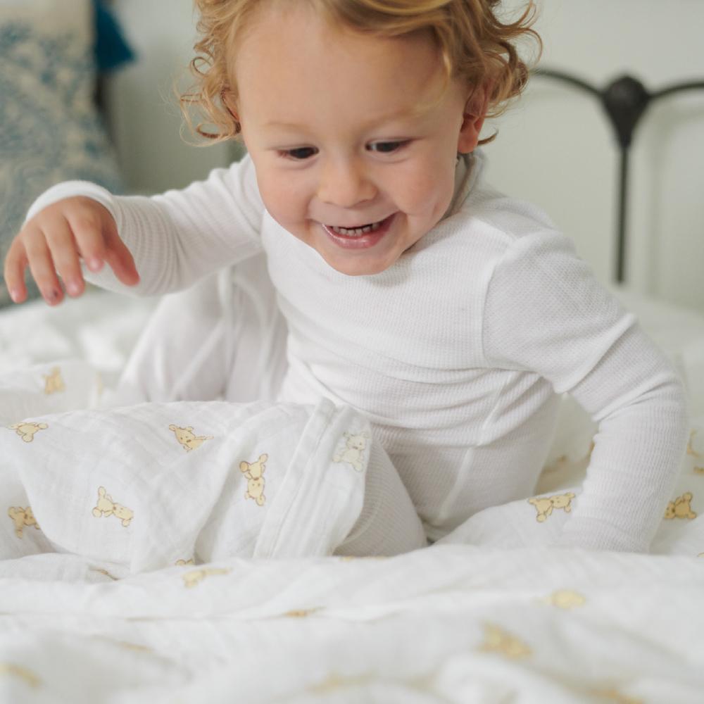 タイムレスなデザインで豊富なラインナップのスワドルおくるみ「ニューキャッスルクラシック」自分で使いたい！出産祝いであの人に贈りたい！が見つかりますテディベアの画像