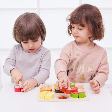 ラッピング無料！知育玩具 パズル 木 カッティング フルーツおままごとおもちゃブランド「クラシックワールド」1歳半 2歳お誕生日プレゼントにも！の画像
