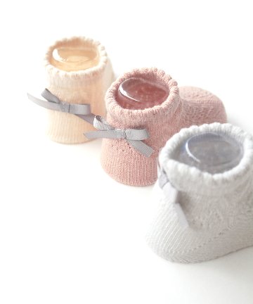 日本発ベビー用品ブランド「スタンプル」レース編み カップ入りベビーソックス靴下プチギフト・出産祝いプレゼントに！サイズ9-11㎝（目安3-10ヵ月）3色画像