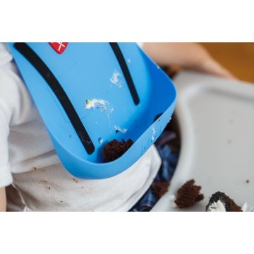 ベビー用お食事シリコンビブ☆赤ちゃん用お食事スタイ☆出産祝いに☆セレブご愛用ベビー用品蝶ネクタイブルーの画像