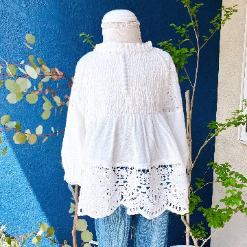 子供服ブランド「プチミグ」の春・夏の新作子供服飾りのくるみボタンとレースが上品なチュニックブラウスサイズ2-3歳用90サイズプレゼントにもおすすめ！の画像