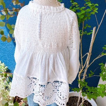 子供服ブランド「プチミグ」の春・夏の新作子供服飾りのくるみボタンとレースが上品なチュニックブラウスサイズ2-3歳用90サイズプレゼントにもおすすめ！の画像
