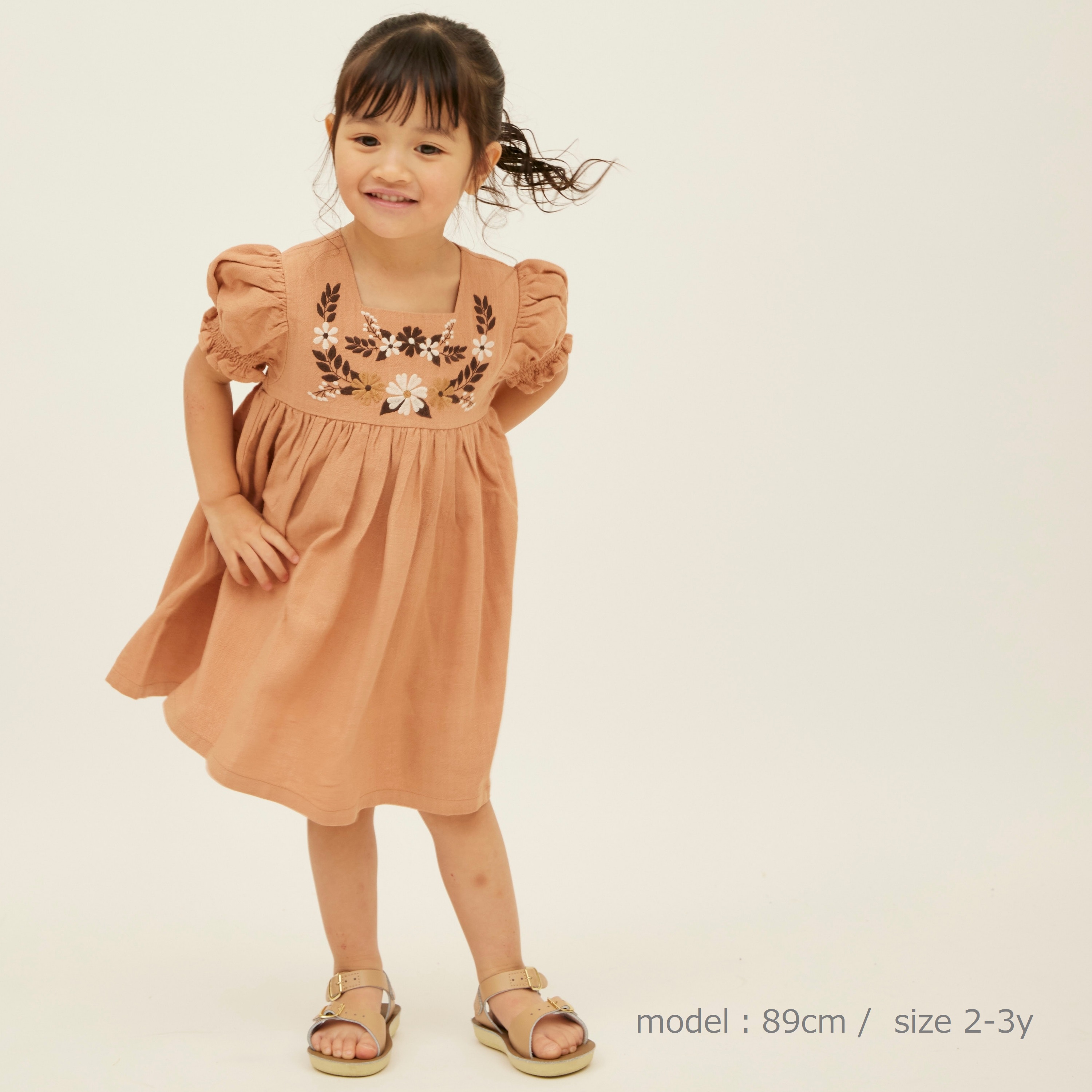 子供服ブランド「プチミグ」の夏の子供服日本発子供服ブランド「プチミグ」夏のワンピース刺しゅう入り100から120サイズまでお誕生日プレゼントに！の画像