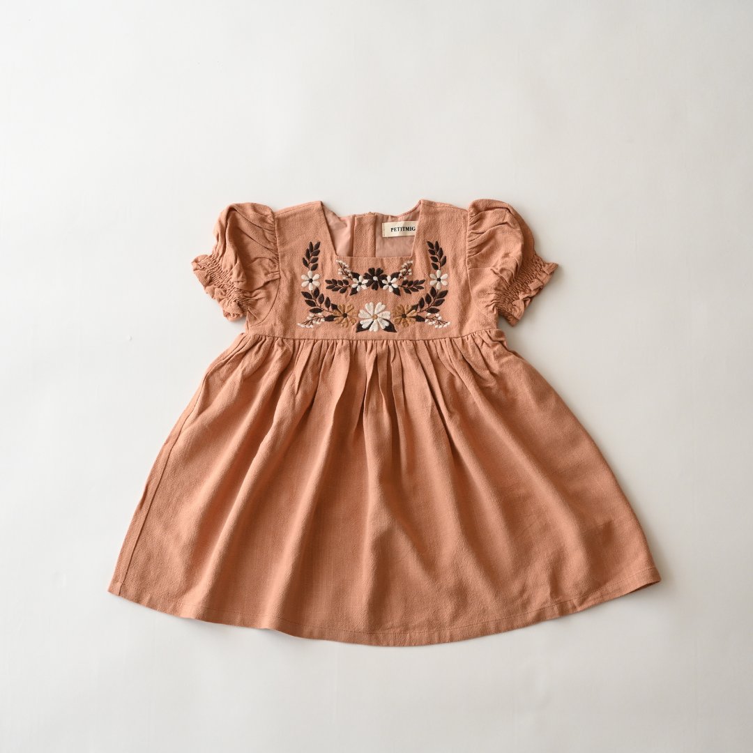 子供服ブランド「プチミグ」の夏の子供服日本発子供服ブランド「プチミグ」夏のワンピース刺しゅう入り100から120サイズまでお誕生日プレゼントに！の画像
