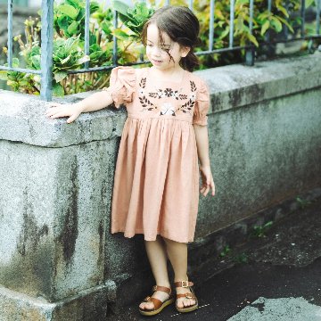 子供服ブランド「プチミグ」の夏の子供服日本発子供服ブランド「プチミグ」夏のワンピース刺しゅう入り100から120サイズまでお誕生日プレゼントに！の画像