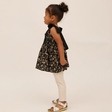 子供服ブランド「プチミグ」の夏の子供服日本発子供服ブランド「プチミグ」ノースリーブトップスキャミソール小花柄シックなブラック90サイズと100サイズの画像