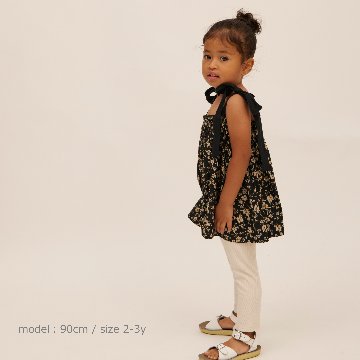 子供服ブランド「プチミグ」の夏の子供服日本発子供服ブランド「プチミグ」ノースリーブトップスキャミソール小花柄シックなブラック90サイズと100サイズの画像