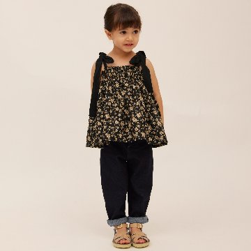 子供服ブランド「プチミグ」の夏の子供服日本発子供服ブランド「プチミグ」ノースリーブトップスキャミソール小花柄シックなブラック90サイズと100サイズの画像