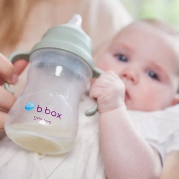 対象月齢３ヵ月～「b.boxビーボックス」ステップアップマグセットくすみカラーご出産祝いにおすすめ！哺乳瓶からコップ飲みの練習まで成長にあわせて使えます!おすすめギフトセット（セージGreen）の画像