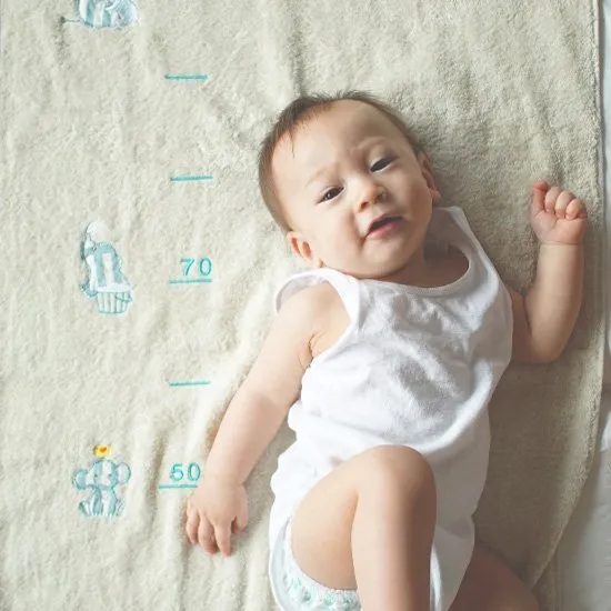 安心の日本製メイドインジャパン今治タオルImabariご出産祝いに身長が測れるタオル バスタオル赤ちゃん用品ベビー用品ぞうさんベージュお揃いの２ウェイビブもあります♪の画像