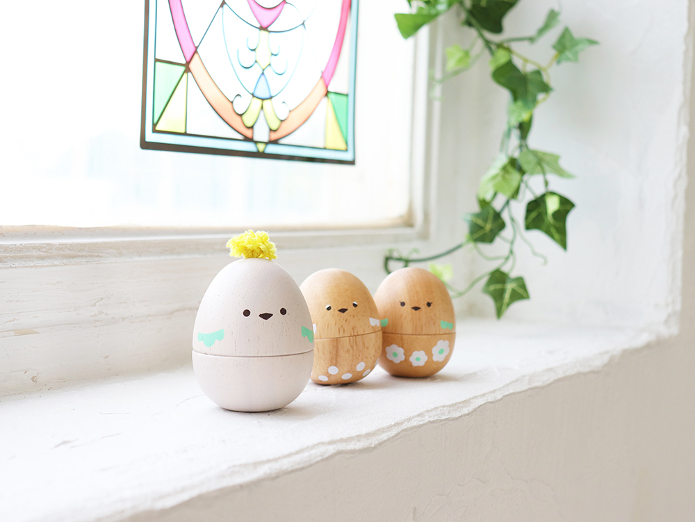 ラッピング無料！ご出産祝い・プチギフトに！レトロモダンなデザインでほっこり楽しい知育玩具〝レトロンフォレスト3種のラトル たまごマラカス おしゃべりPeckys -ペッキーズ-の画像