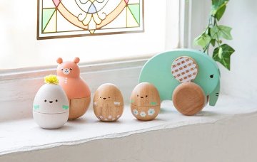 ラッピング無料！ご出産祝い・プチギフトに！レトロモダンなデザインでほっこり楽しい知育玩具〝レトロンフォレスト3種のラトル たまごマラカス おしゃべりPeckys -ペッキーズ-の画像