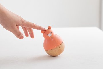 ラッピング無料！プチギフトに！レトロモダンなデザインでほっこり楽しい知育玩具”レトロンフォレスト″シリーズ「まわるおきあがりこぼし おとぼけTeddy -テディ-」ご出産祝いにも◎の画像