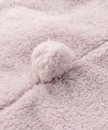 ご出産祝いに！冬産まれの赤ちゃんにベビーアンパサンド「アニマルボアジャンプスーツ」は、やさしいニュアンスのナチュラルなデザイン。ベビーのコーデにおしゃれさをプラス♪ハロウィンにも！の画像