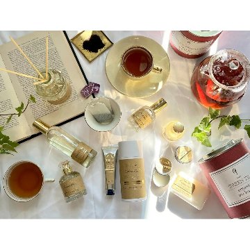 パッケージもかわいくてお友だちへのギフトにもおすすめ！Senteur et Beaute サンタール エ ボーテ ザ ティー ハンドクリーム ホワイトティー 30mlの画像